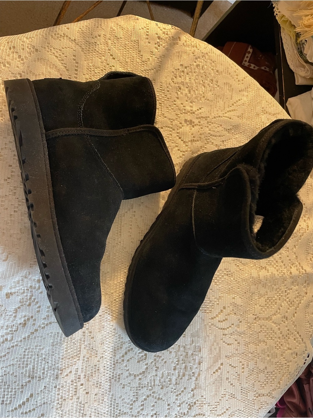 Uggs black short 8